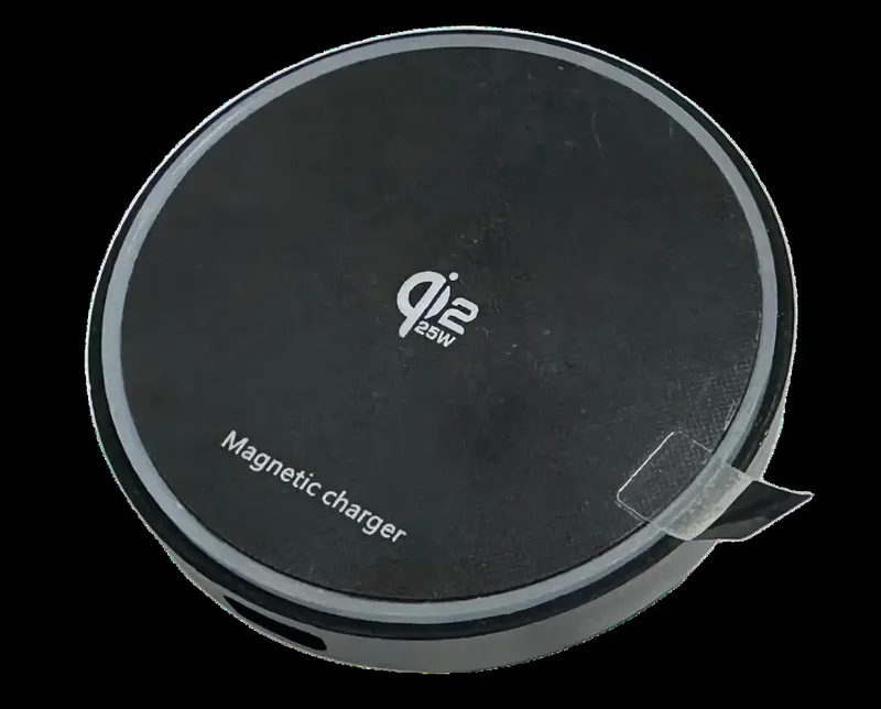 Qi2 25W magnetic charging puck