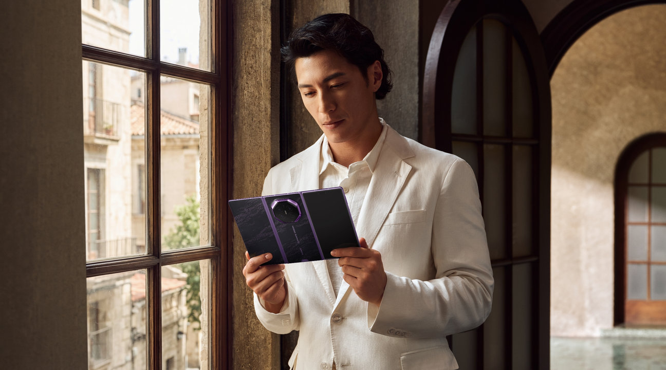 HUAWEI Mate XT 2 Ultimate Design in the Brocade Purple color variant